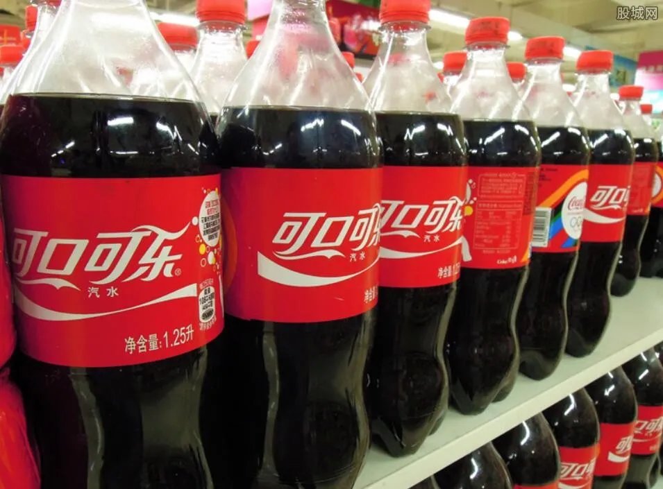 C罗一个动作可口可乐蒸发40亿美元 官方这样回应