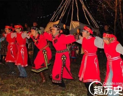 鄂伦春族服饰 鄂伦春族女子服饰的介绍