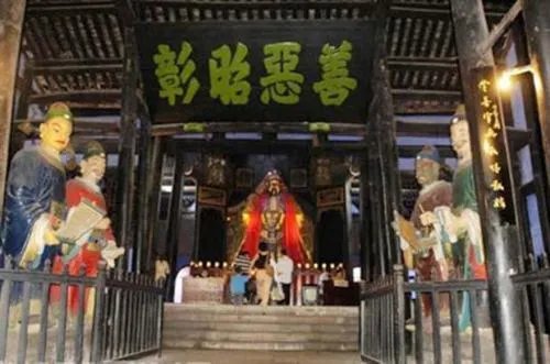 对重庆市丰都县的鬼城，为什么叫鬼城，能科普一下吗？