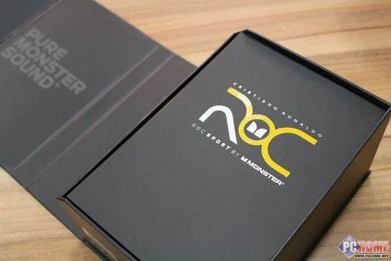 C.罗纳尔多戴的是什么耳机