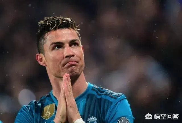面对尤文球迷的欢呼和赞许，C罗用双手合十回应，你怎么看？
