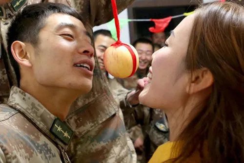 新婚闹洞房游戏大全 2017最新的闹洞房游戏