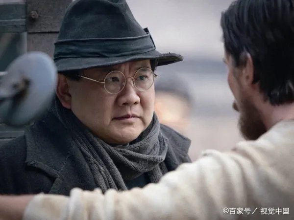 逃过东方卫视免职宴,“害”金星节目被叫停,曹可凡到底有何背景?