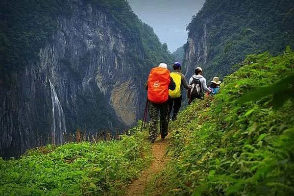 中国驴友非洲徒步时染病，你会徒步去国外吗？