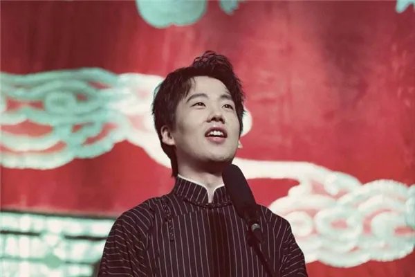 郭德纲回郭麒麟一个人子养德云全社，你怎么看这个话题？