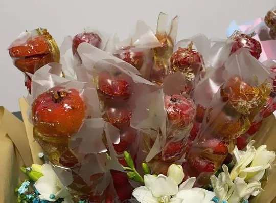 郭德纲给女粉丝送冰糖葫芦花,你喜欢这样的礼物吗?