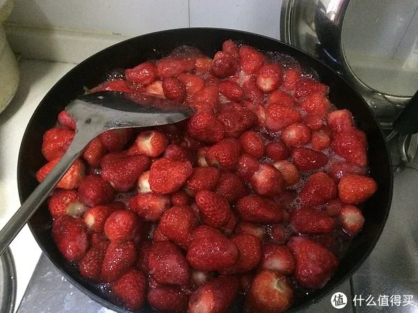 记一大锅草莓酱的粗犷制作与长久储藏