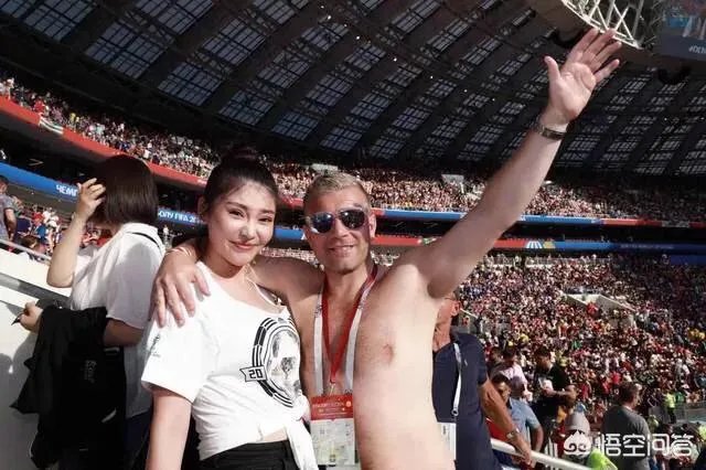 如何看待大嫂徐冬冬在俄罗斯世界杯看球，被丹麦球迷“生扑”？