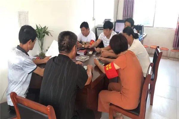 居委会工作年薪10万,但是没有编制,要不要去呢?