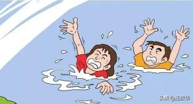 夏天天气炎热很多人都喜欢去河里游泳，如果遇到身体抽筋怎么自救？