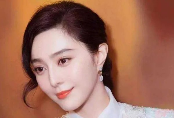 姚晨与范冰冰同框颜值遭碾压,范冰冰复出有多大的希望?
