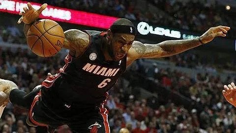 詹姆斯假摔收到警告