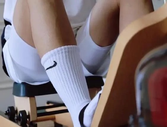 白袜子是什么梗