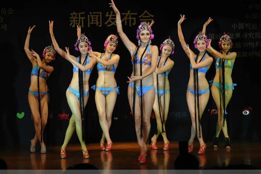 比基尼京剧亮瞎眼球 被指糟蹋国粹(组图)