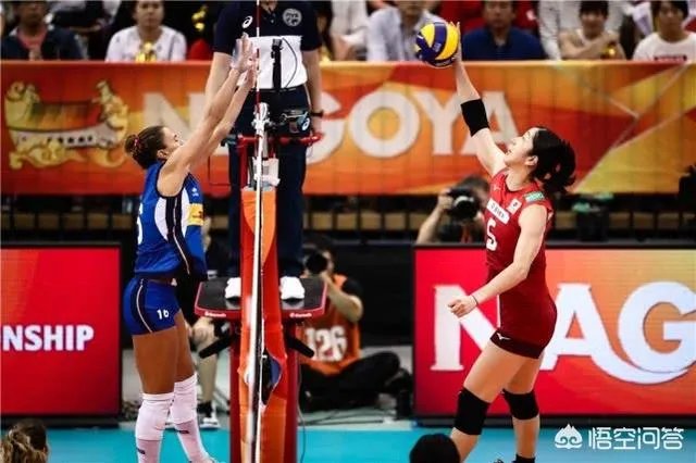 女排世锦赛4强诞生,但意大利险被日本击败(3-2),中国女排是否最有冠军相?