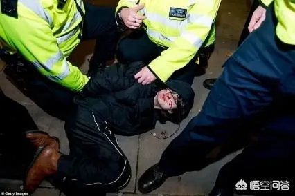 为什么约翰逊刚刚成功当选英国首相，英国人却强烈要求他下台？