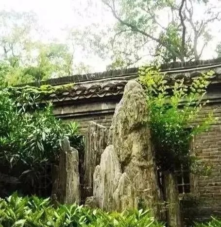 庭院里的这一方石头，历经千年，大有讲究