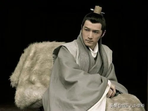 拍古装戏时，为演员定制的古装在杀青后会到哪？