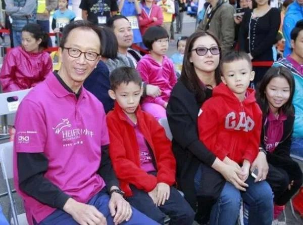 跳水天后伏明霞现状如何?