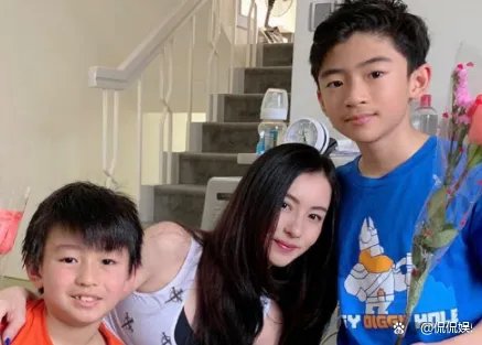 大家都认为谢振轩会是第二个谢霆锋,长大后的谢振轩,看到近照你失望了吗?