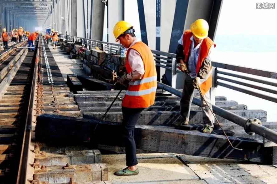 这些新规4月起实施 全国铁路又将实行新列车运行图