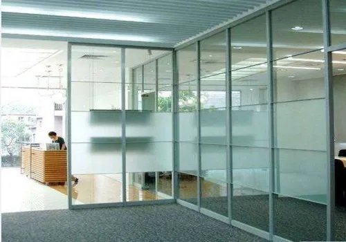 办公室隔断高度一般做多少合适 办公室隔断的利弊解析