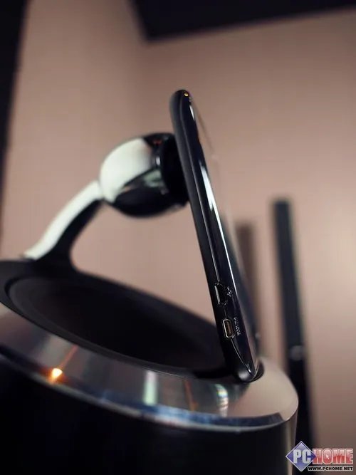 低调外观 摩托罗拉Atrix 2上手玩