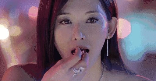 林志玲出席百花奖,“战袍”却引起争议,你怎么看?明星穿衣搭配真的会带来争论话题吗?