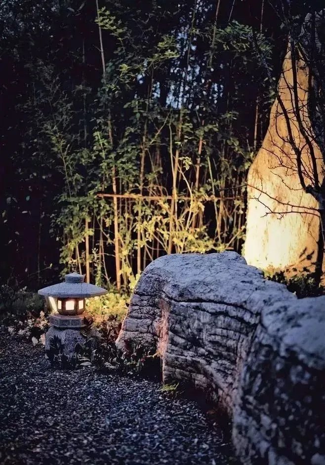 庭院里的这一方石头，历经千年，大有讲究