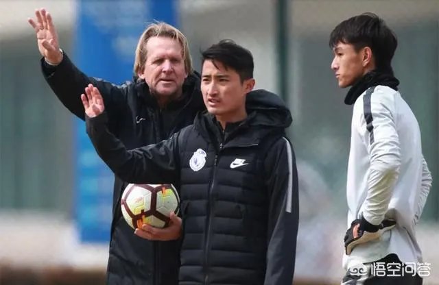 如何看待大连一方高层表示：期待新帅扭转局面，马林团队战术落后？