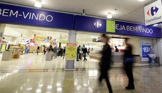 家乐福员工猝死用伞遮住继续营业是怎么回事？