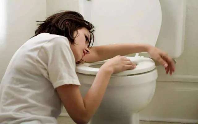 向太否认郭碧婷已生女,称向佐上周才获批赴台陪产,郭碧婷怀的真是女孩?