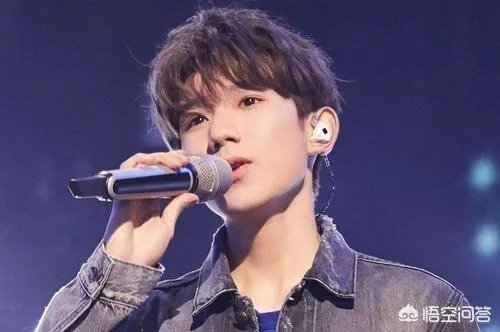 王源公共场合吸烟,注定会被其他两个小伙伴甩开吗?你们怎么看?