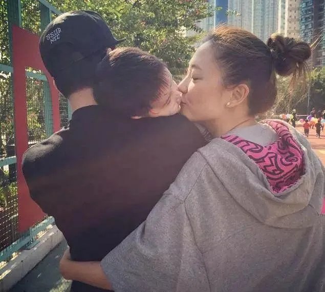 Jasper在香港知名私立贵族国际学校,一年学费人民币13万,你怎么看?