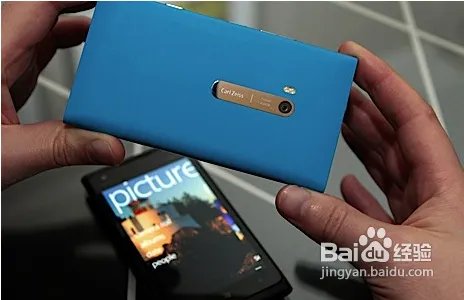 4.3吋大屏+1.4GHz诺基亚Lumia 900发布