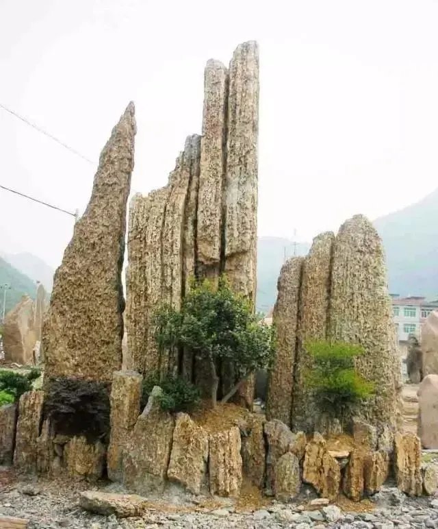 庭院里的这一方石头，历经千年，大有讲究