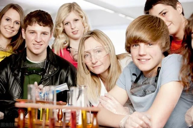 新时代究竟要做怎样的老师？谈谈你的体会和行动？