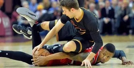 李根停赛罚10万，恶意犯规对比赛的影响有多大？