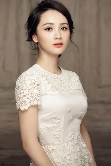 邓莎跟谁结婚了老公很有钱吗？