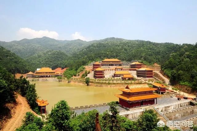 花10亿元打造仿古校区的高校是哪所？