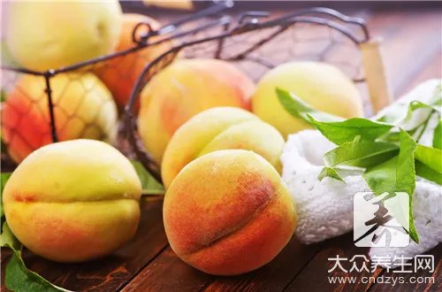 桃子和西瓜可以同吃吗