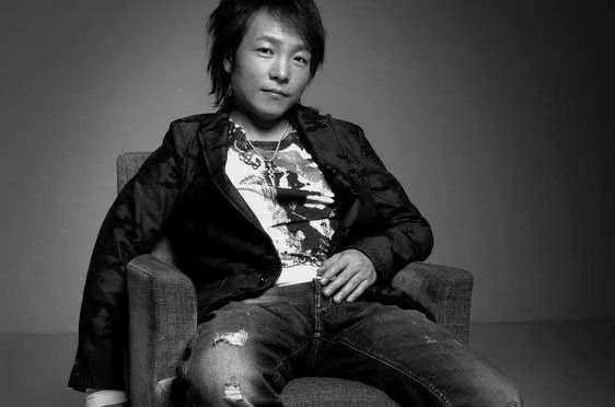 许巍的一首歌曲,歌词有一句是“你是茫茫人海中我的女人”