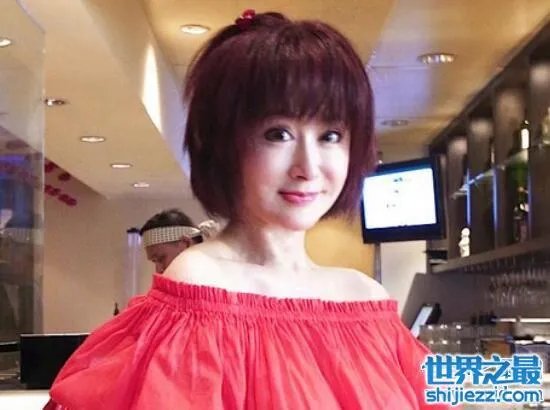 潘迎紫80岁照片，皮肤细嫩如少女(声称没有整形) 