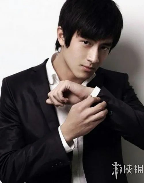 潘玮柏晒与男人牵手照庆新年疑出柜？那些年疑为出柜的男星们