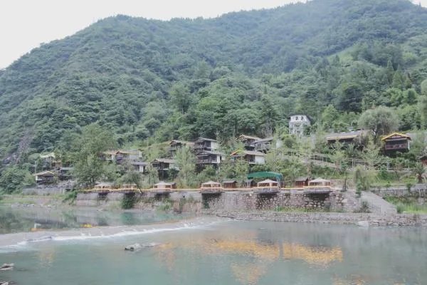 成都周边住宿有推荐吗？