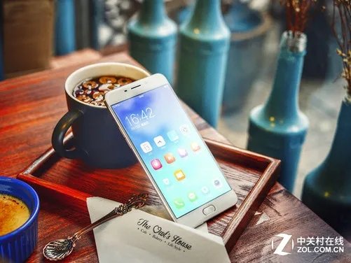 时尚大气商务范 近期值得购买手机推荐