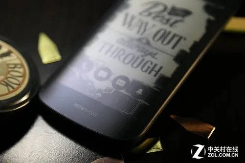 找回黑白年代 墨水屏手机YotaPhone2体验
