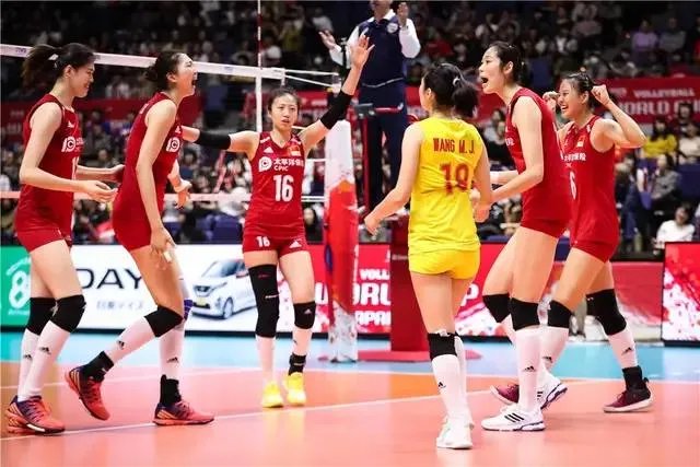 中国女排3:0横扫美国女排,中国女排赢在哪里,你如何评价中国女排球员的表现?