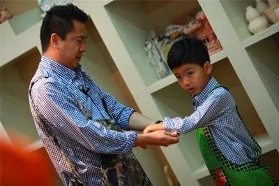 Jasper在香港知名私立贵族国际学校,一年学费人民币13万,你怎么看?