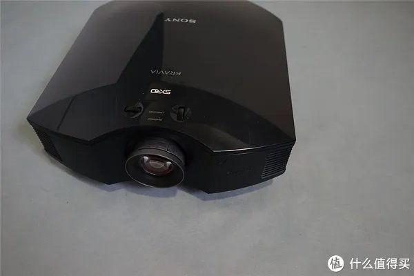 换投影仪灯泡很难吗？我们来试试